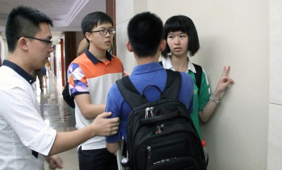 禁止宣传高考状元，各地“奇葩”操作令人哭笑不得，还不如直接说