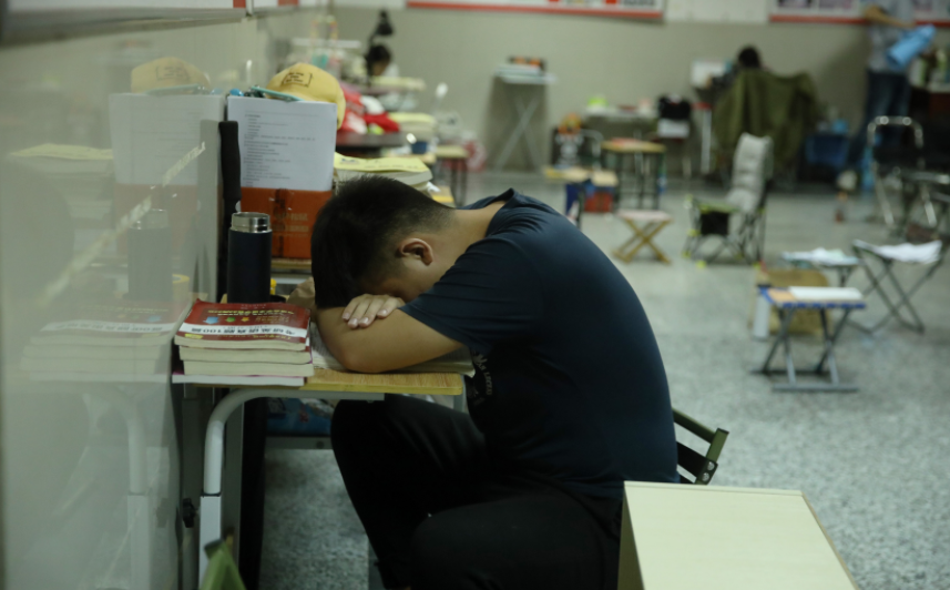 2022年考研倒计时，多所985高校改变主意，考研党措手不及