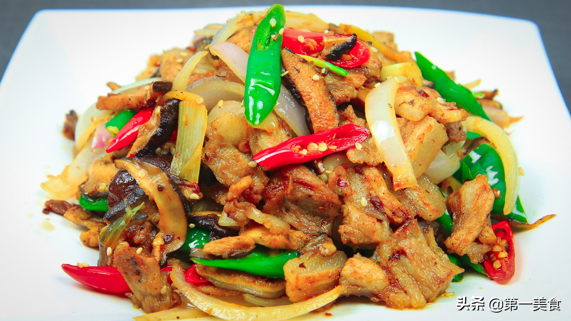 猪肉怎么做好吃，大厨教分享技巧，香菇滑嫩，肉片不油腻