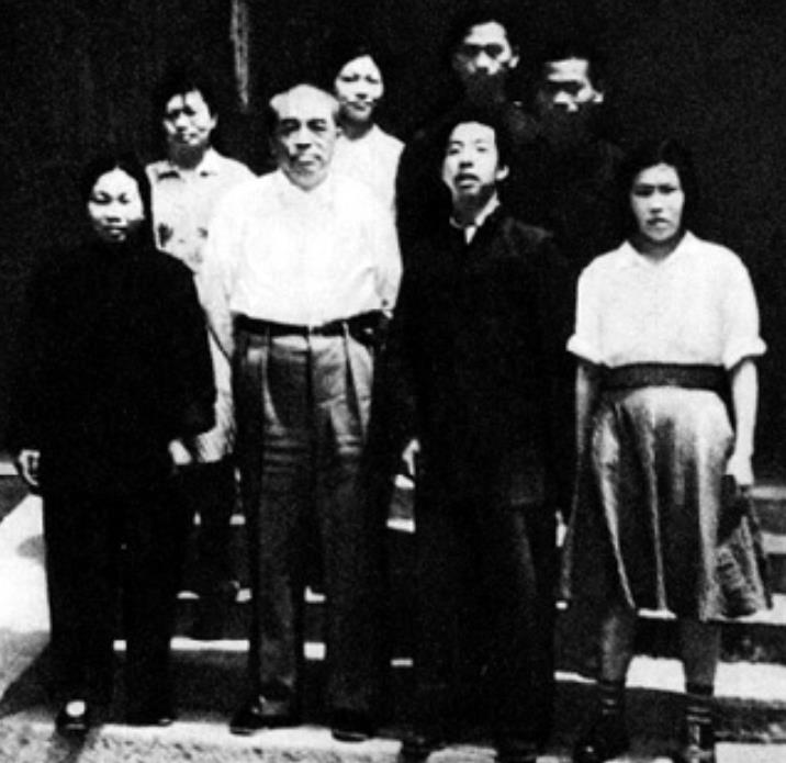 彭德怀和他的侄子侄女们，曾刻意降低彭启超军衔，为彭钢破例求人