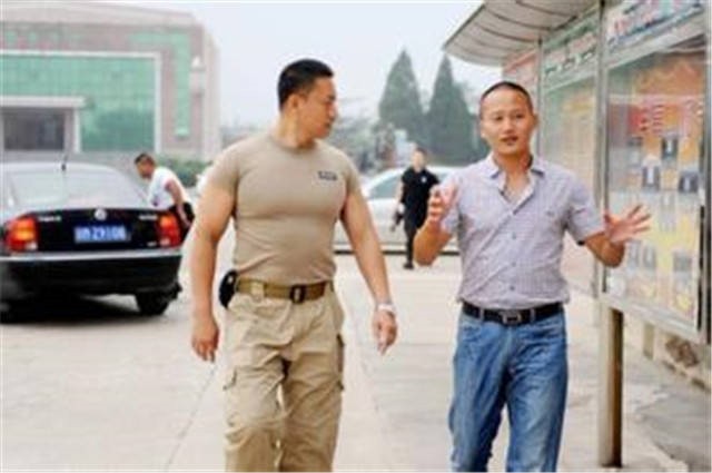 中国保镖李旭：曾被巴菲特重金聘请，时薪28万，如今从事安保培训