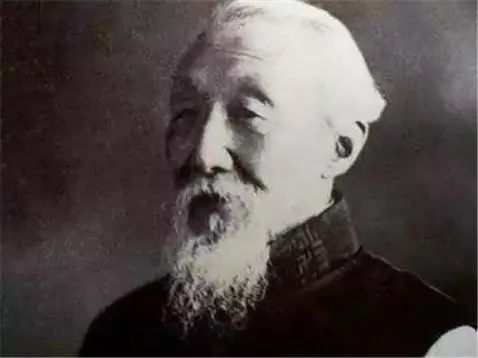 他是复旦大学创始人，用时100年一心为国，最后却感叹自己像条狗