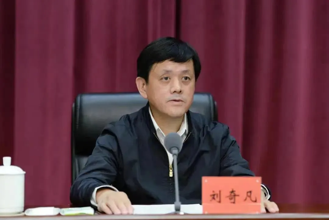 担任清除影响政治生态“毒瘤”重任的两位省级纪委书记跨省履新