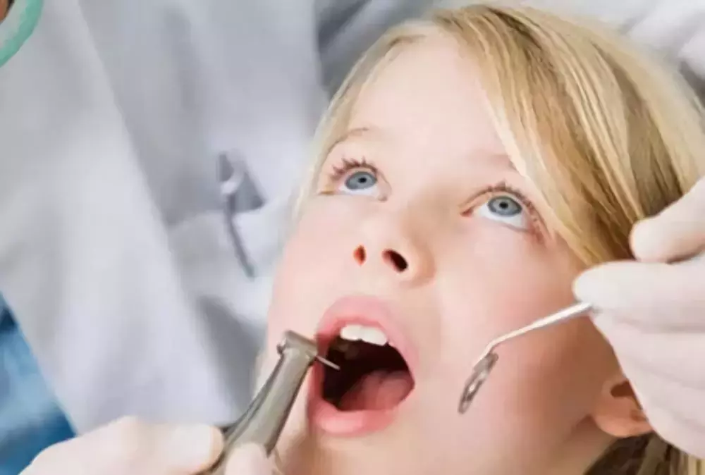 牙龈炎危害不小，孩子牙床红肿需要怎么破？
