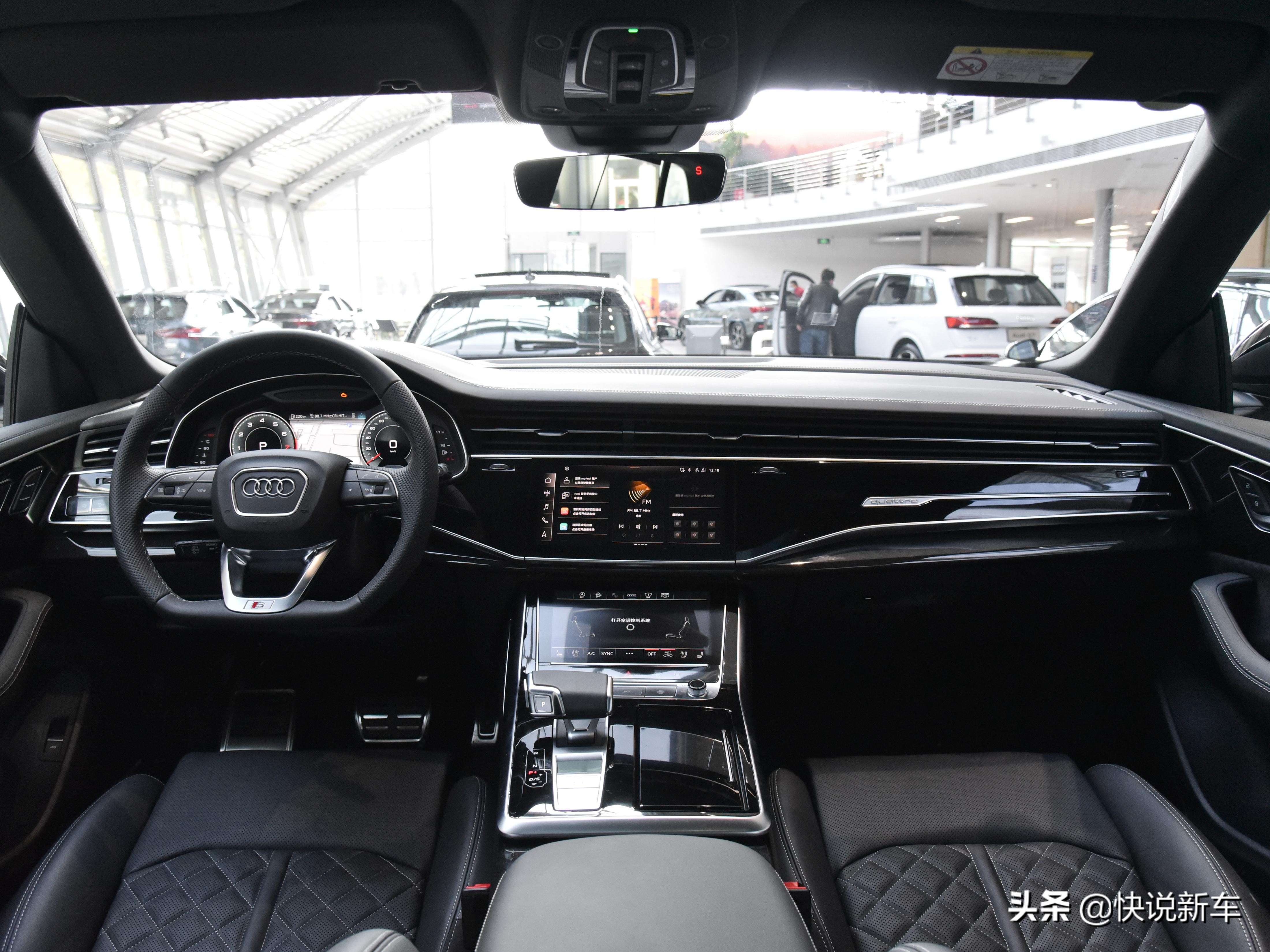3.0T+300马力，空间内饰双豪华，实拍奥迪Q8