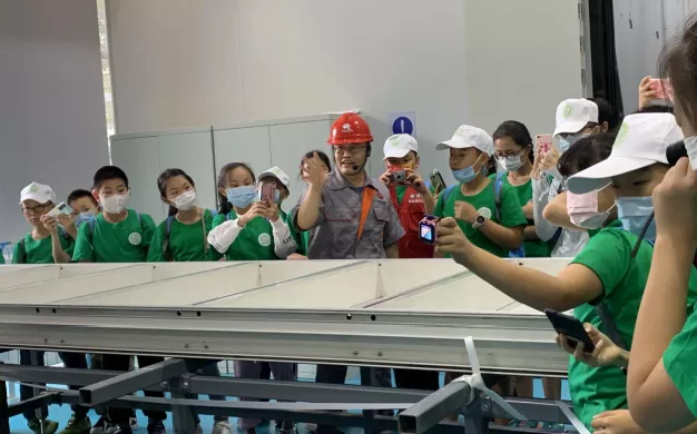 揭秘风能发电，走进“会发电的房子”……首届“低碳小达人”探访研学活动结课！