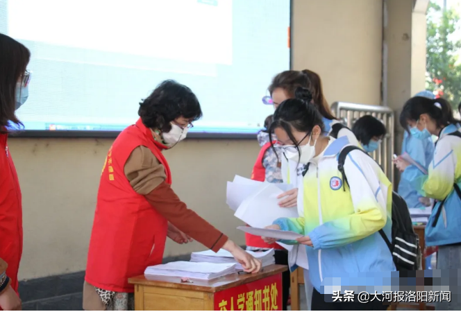 洛阳电视台二套科教频道开学第一课(校园书声起 春来学子归 ——洛阳市第二十三中学九年级开学第一天剪影)