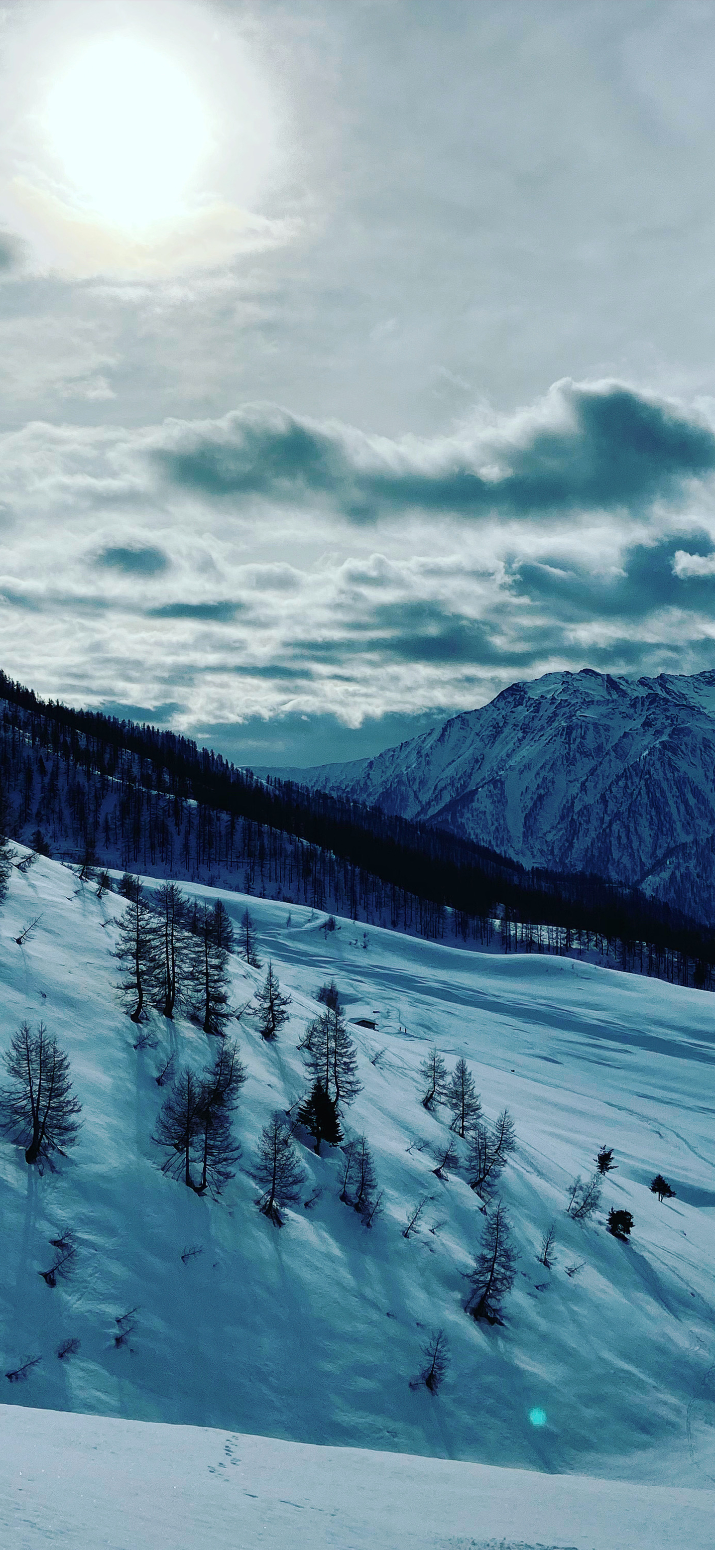 雪山壁纸︱沿途有风景，背后有阳光