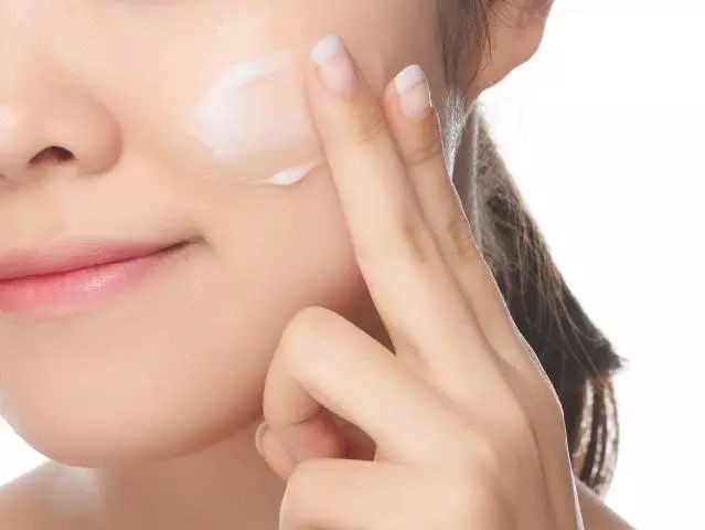 用爽肤水真的是在补水吗？关于爽肤水的几个真相，没用对等于浪费