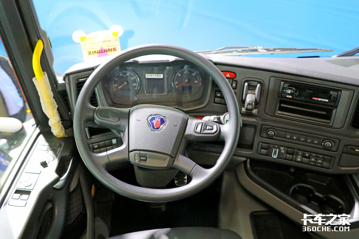 16升V8动力，国内最大马力消防车，斯堪尼亚R650能装10个人