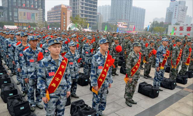 大学生参军报国，大一和大四哪个阶段去更好？学生和父母须知