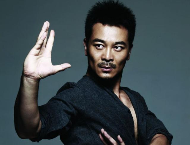 “千万网红”转战娱乐圈，化身赌场美艳老板，身材比韩星优越多了
