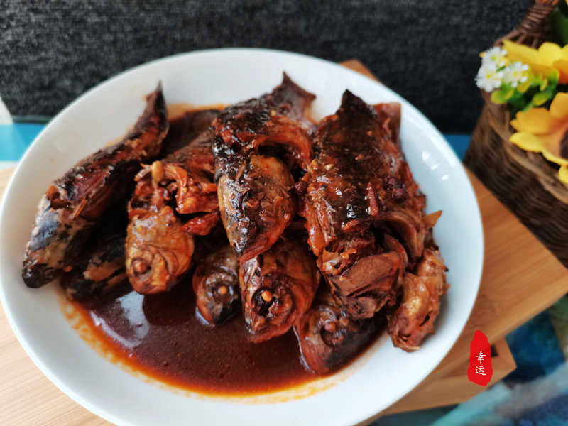 焖酥鱼的家常做法焖酥鱼这样做一上桌就被抢光