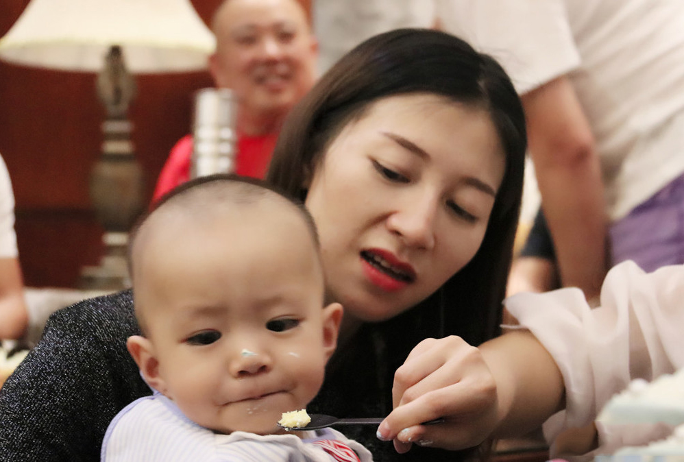 婴儿开荤吃什么好（孩子6个月准备加辅食）