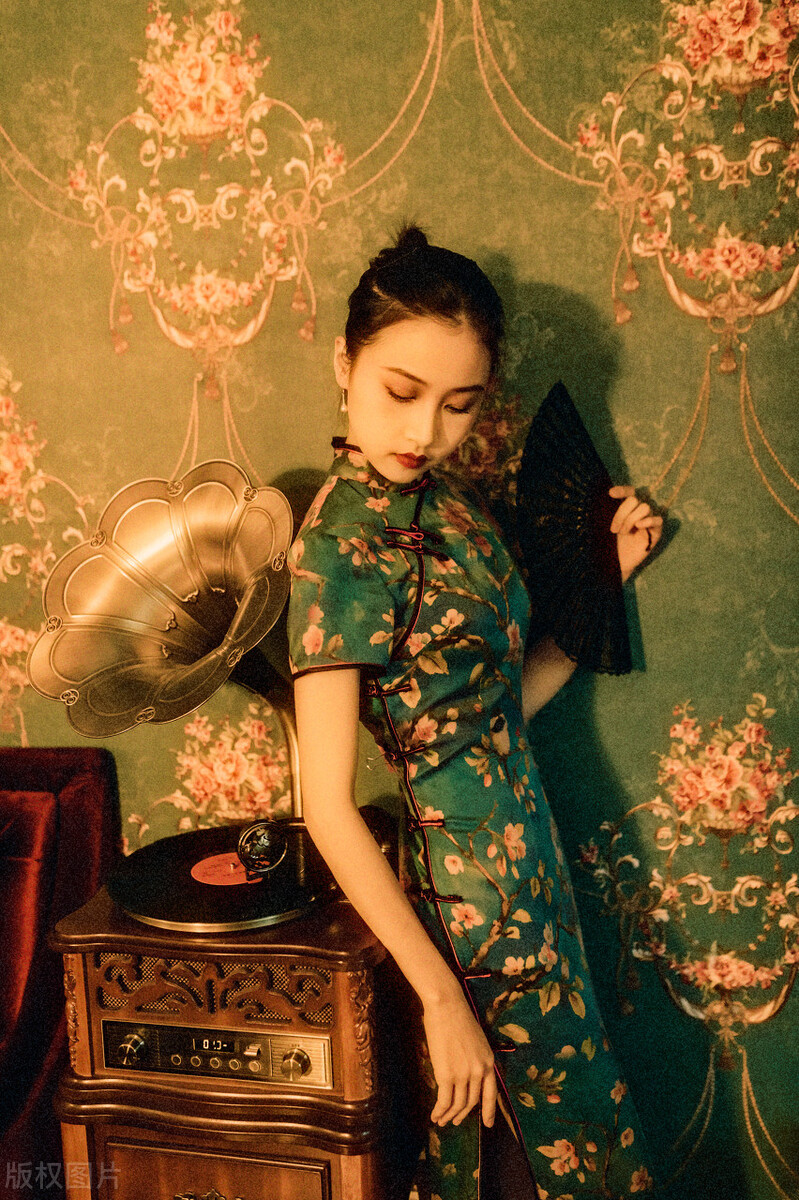 心静如水，写意心灵，诗泉流淌在岁月深处，叮咚出诗意的清音