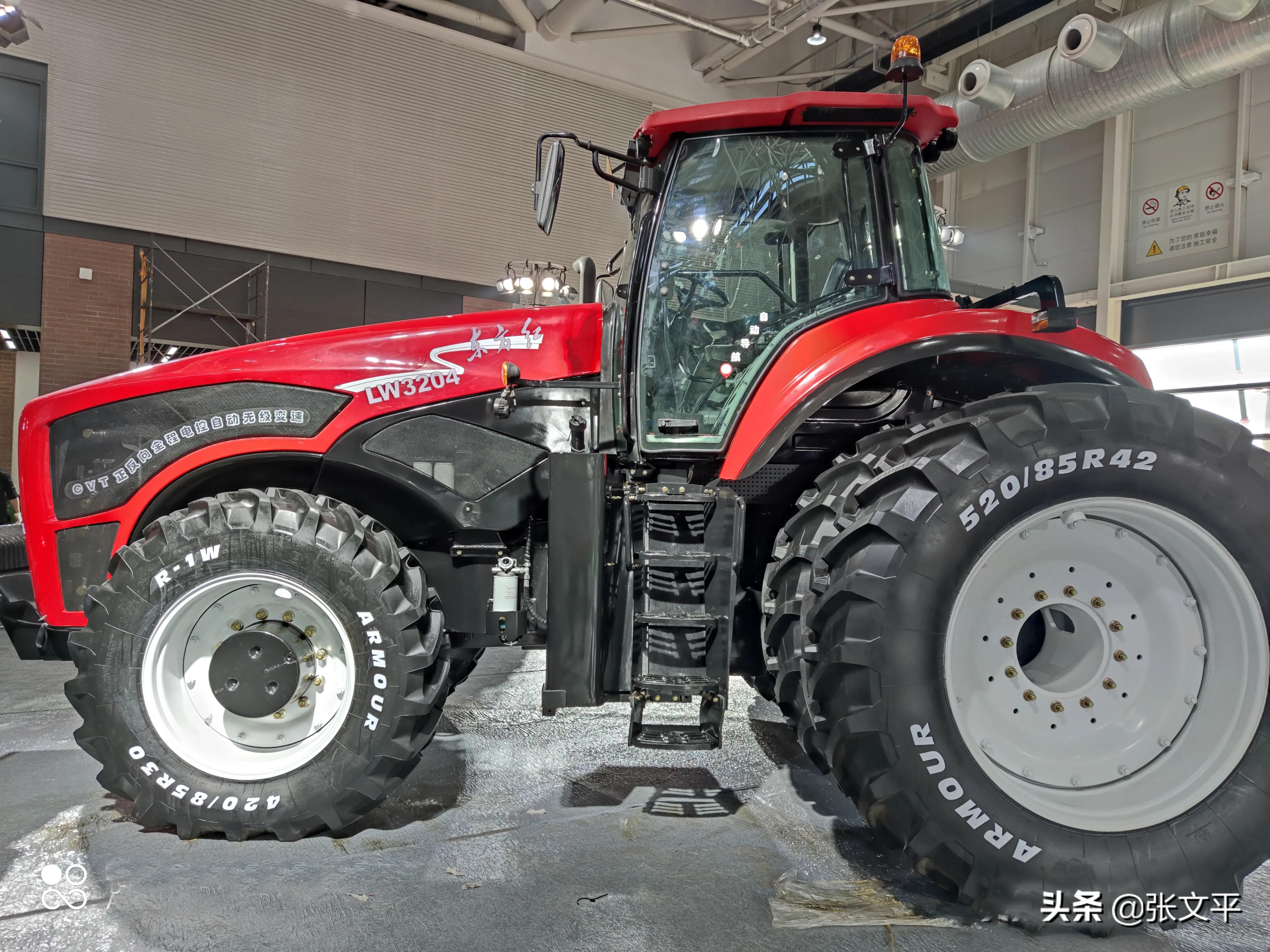 上世纪六七十年代,为什么人们把拖拉机叫"铁牛""东方红"