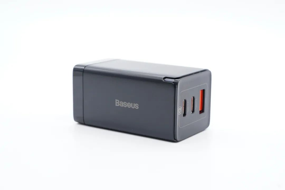 全新设计，突破体积极限，拆解国产控制器65W氮化镓快充