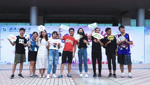 1分钟打动6位投资人，创业项目估值1亿，看武汉大学生如何做到？