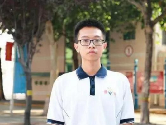 高一成绩全校倒数，高考以第一考上北大，网瘾少年如何逆袭成功？