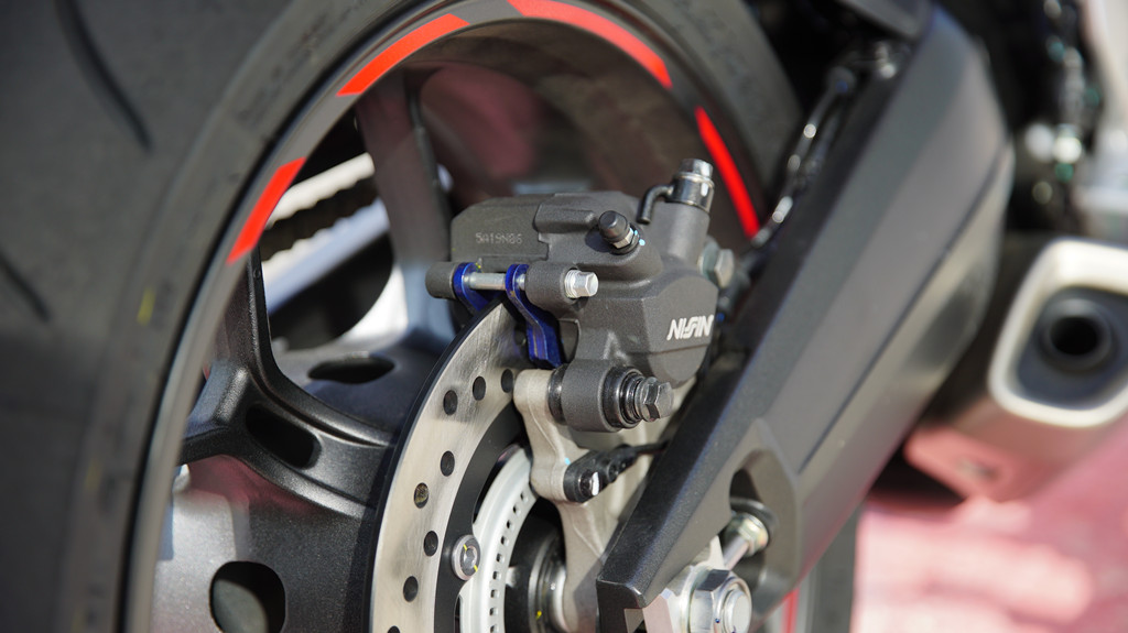 多了一个“R”贵4000块，本田CBR650R值不值