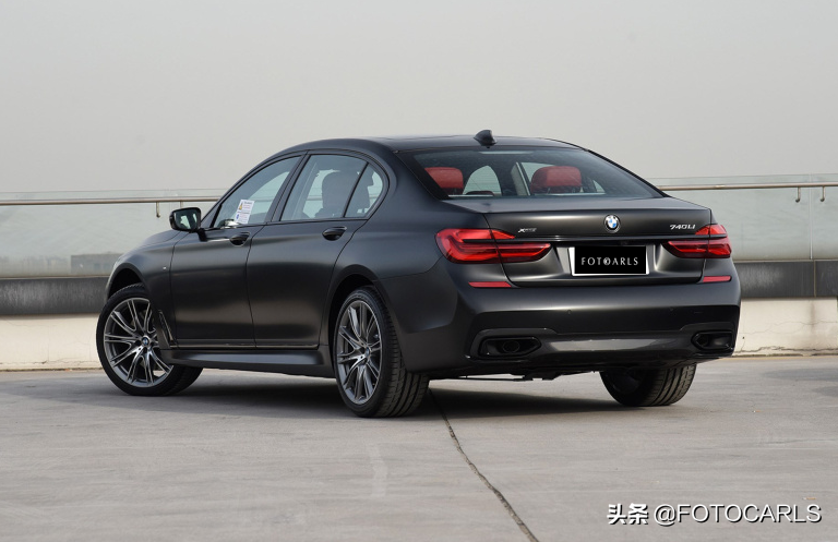 宝马7系最帅的版本，740Li xDrive黑焰版实拍，这霸气需要127.8万