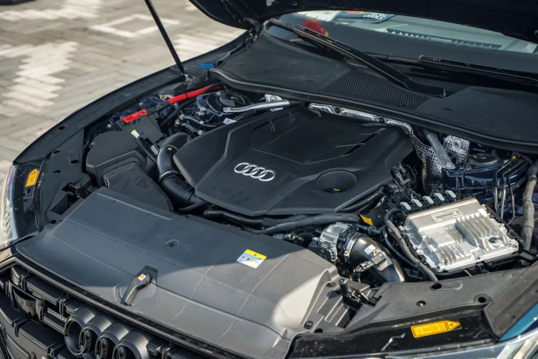 3.0T V6，5.6秒破百，配置比肩自家旗舰，看完价格我哭了