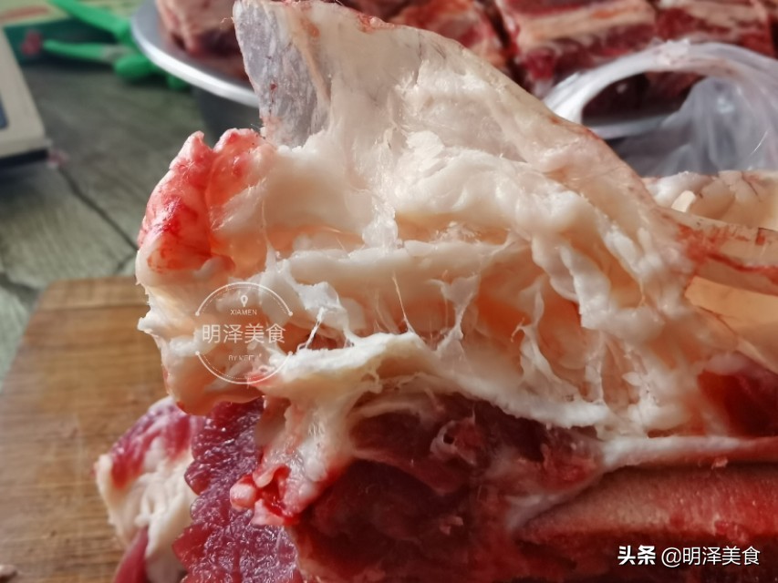 買牛肉，怎樣區別鮮牛肉和注水牛肉？告訴你幾個鑒別方法