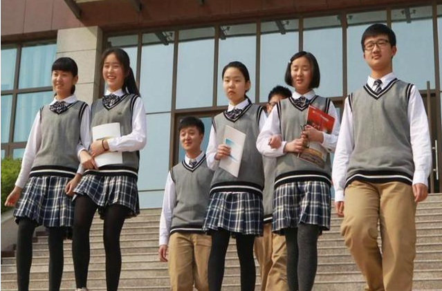 继高中不能招复读生后，私立学校也不能随便进了，学生有喜有忧