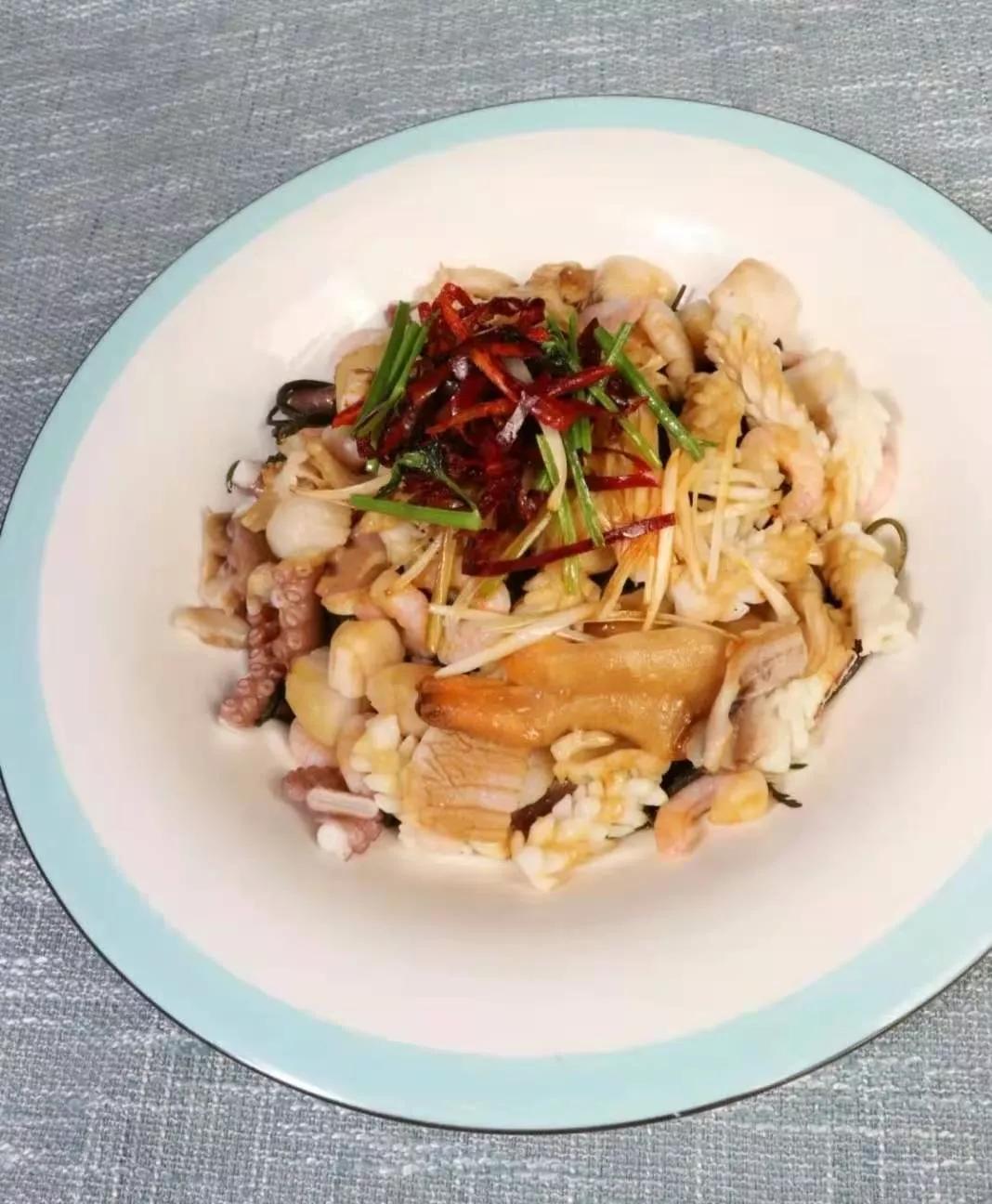 鞭炮笋怎样凉拌做法(鞭炮笋小海鲜凉拌菜双重脆嫩)