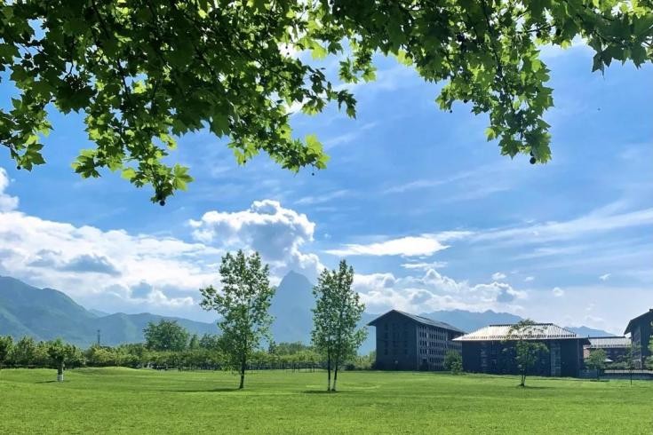 “95后”新疆小伙求学陕西，毕业后放弃高薪工作，现成公司董事长