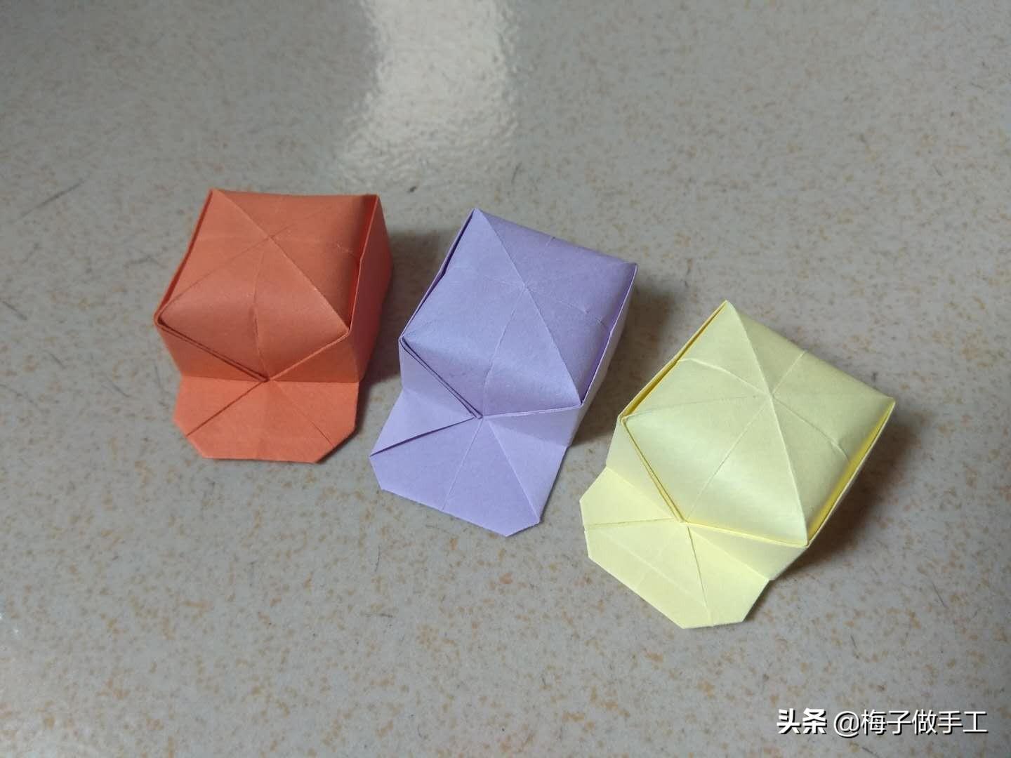 折纸手工,一张纸折一顶棒球帽子,折法简单,宝宝也能轻松学会