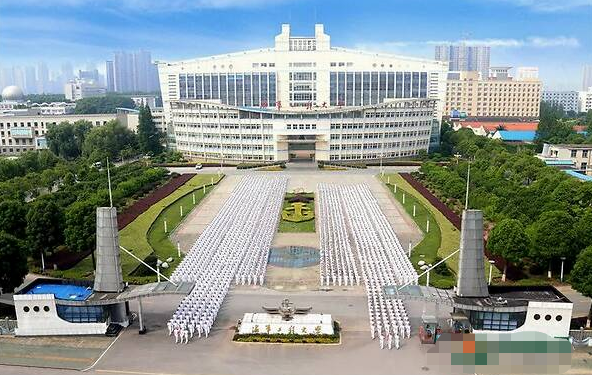 高考500分左右报考这4所军校，毕业就业“铁饭碗”，中等生别错过