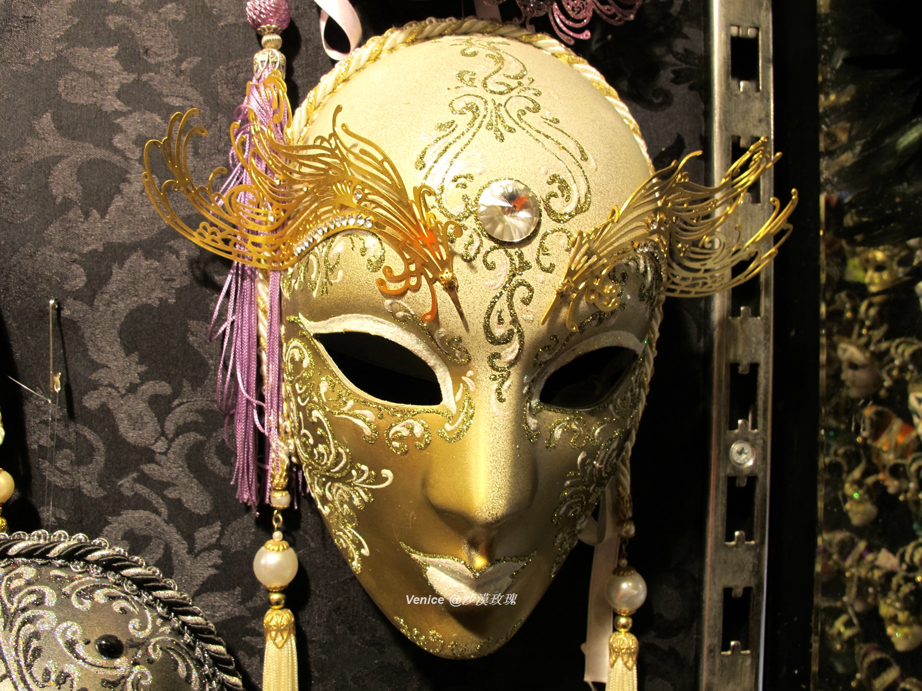 威尼斯面具(威尼斯狂欢节面具大盘点，最怪异的竟然曾是医生的“口罩”)