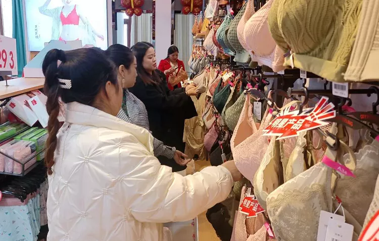 内衣周刊行业资讯|都市新感觉 新店开店又是王炸 首日破万一炮长红