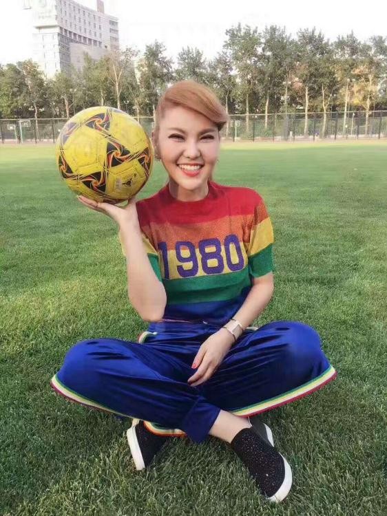 著名歌唱家乌兰图雅将歌声唱出草原却留不住心上人