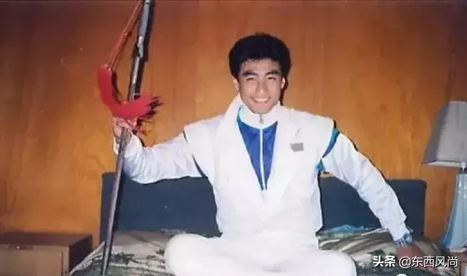 48岁依然自律有型，9次以“伦敦男装周首位全球代言人”身份受邀