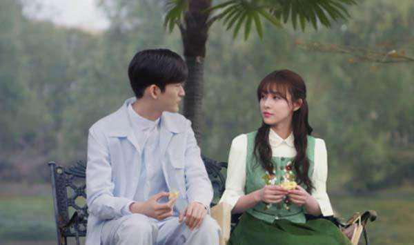 公路拍照被警告，从华策一姐到压戏不播，贾青做的糊涂事可太多了