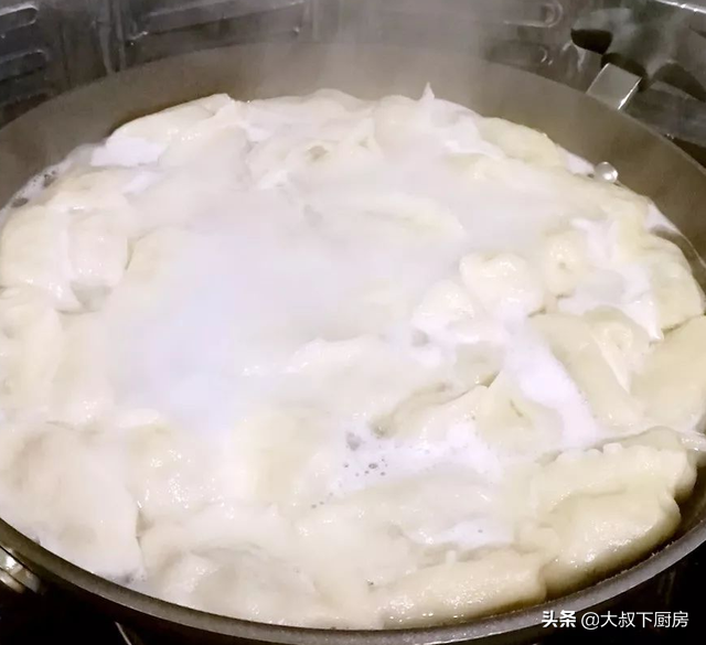 蒜苔馅饺子怎么做好吃（3步做出清香味美的蒜苔馅饺子）
