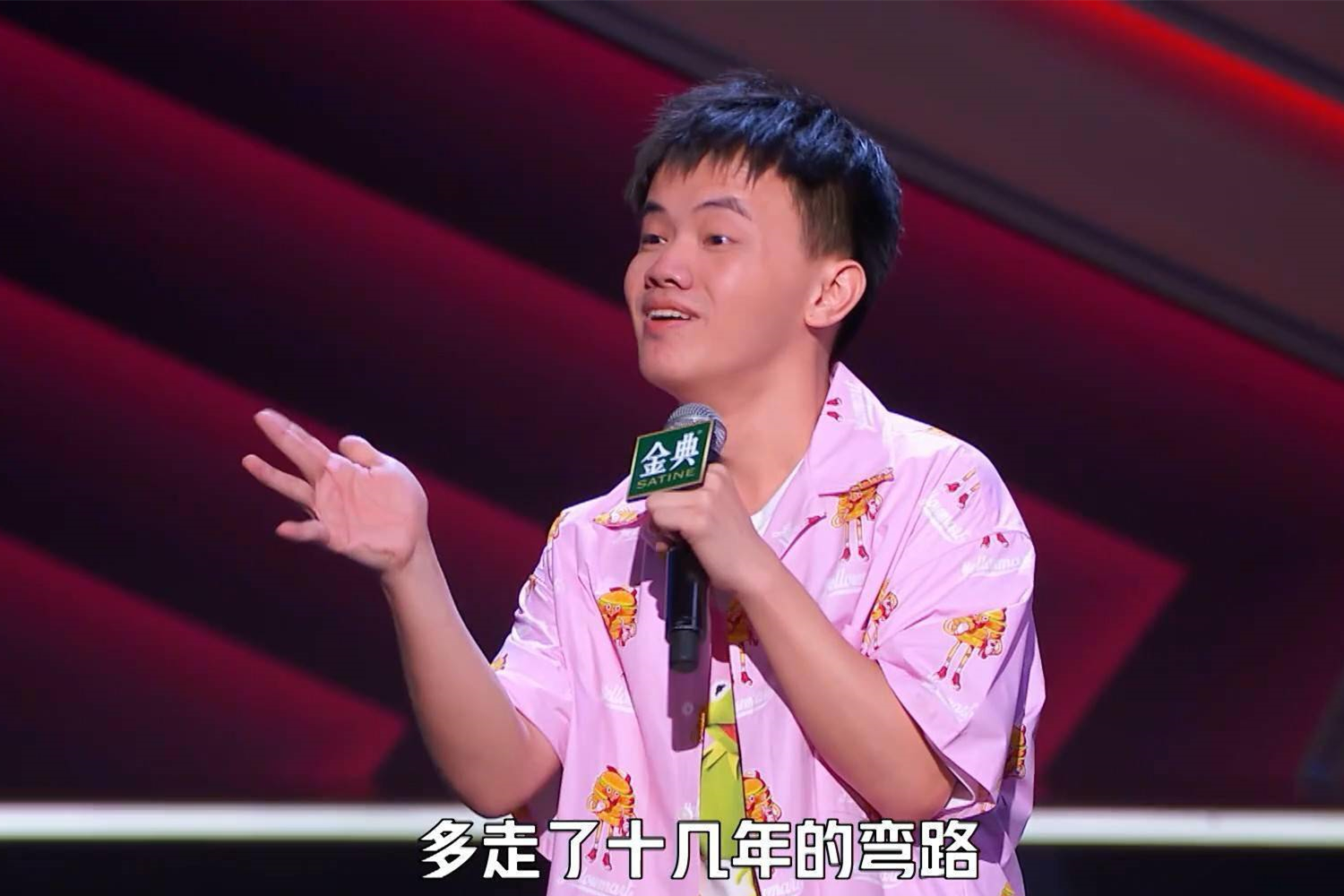 《脱口秀大赛》小佳的启示:残疾,校园霸凌,打不败你就成了力量