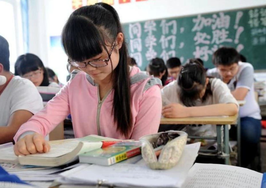 “儿子高考估分710，9月清华见”，父亲高调炫耀遭群嘲：口气不小