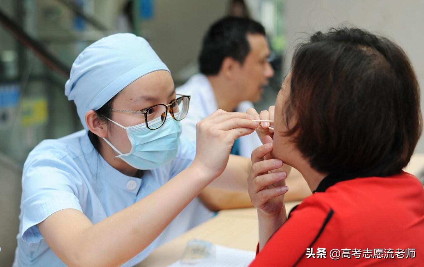 孩子想考临床医学，最低要多少分才能报考？三个实例见证医学火热