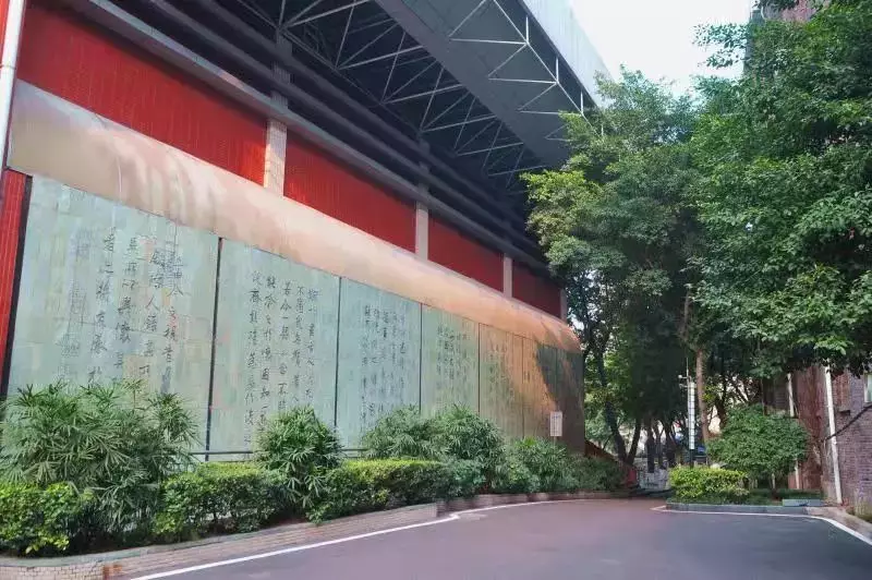 这所行事低调却成绩华丽的名校，他值得被爱