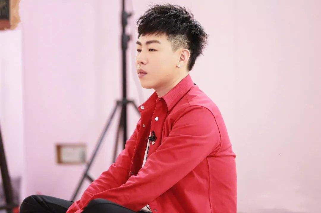 胡彦斌做孝子：给丧偶妈妈打造一片爱的绿荫