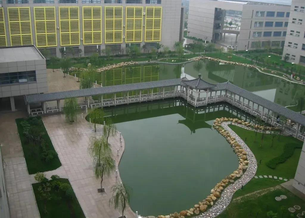 陕西最“豪华”大学之一！坐拥4大“网红”食堂，游泳馆、商业街一应俱全！