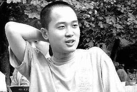 考霸可以有多牛？4次高考，2次清华1次北大，却打烂了一手好牌