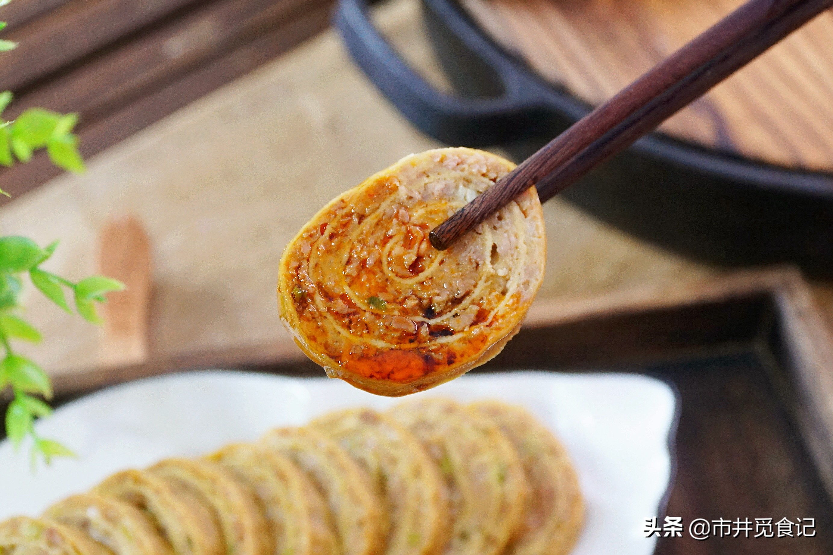 半碗肉馅，一张豆皮，简单3步自制香肠，鲜香可口，孩子特别爱吃