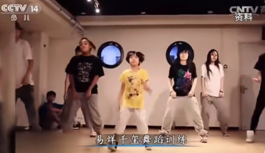 生日当天憾别金鸡影帝，20岁的易烊千玺，侥幸逃过被捧杀命运