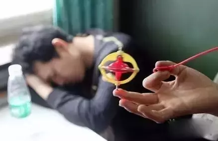 中国有嘻哈，文体两开花：你要的freestyle，都在返乡列车上