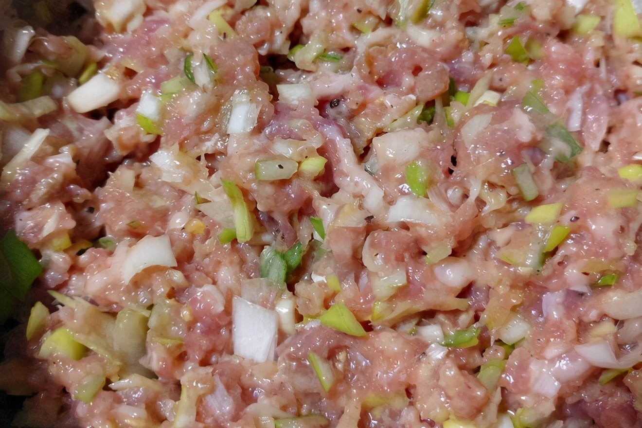猪肉饺子配什么菜好吃？教你5种不同搭配，香味扑鼻，好吃没腥味