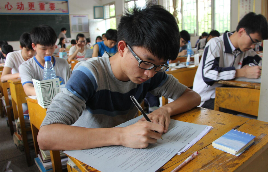 考生被北京大学录取，家长发朋友圈报喜，等来的不是祝贺而是心寒